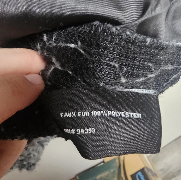 Coffee Shop New York Gray White Half Zip Faux Fur Fuzzy Soft Pullover w/ Pockets - Picture 5 of 5